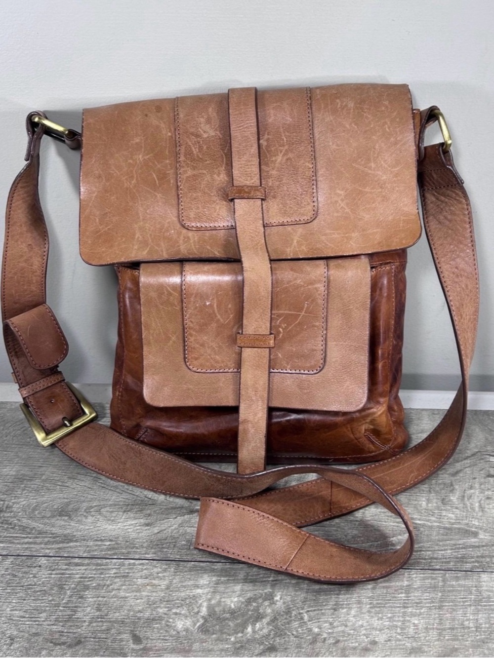 Aspen Rugged Brown Distressed Leather Crossbody Purse Handbag Shoulder Bag